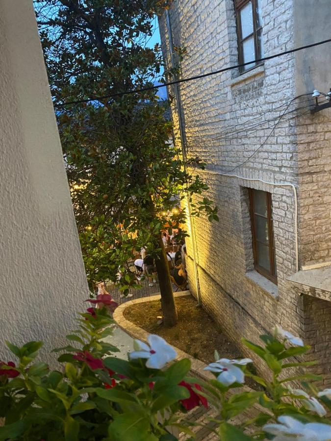 Guest House Ani Gjirokaster Ngoại thất bức ảnh