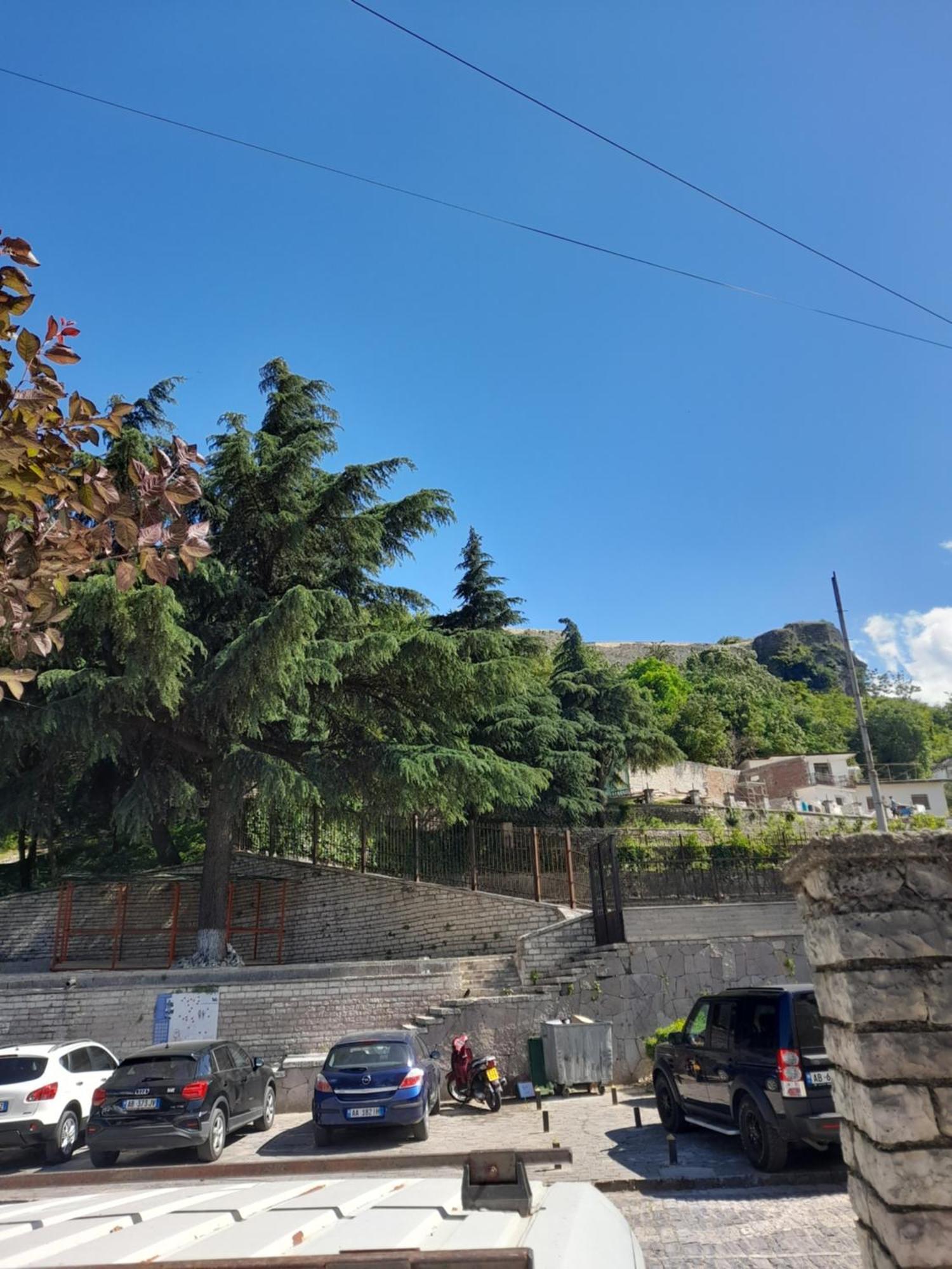 Guest House Ani Gjirokaster Ngoại thất bức ảnh