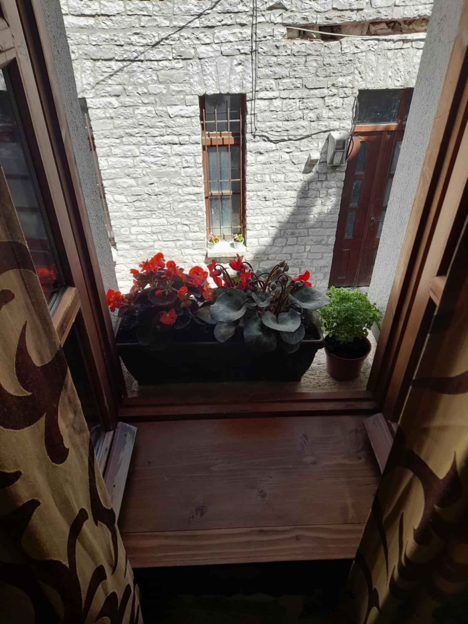 Guest House Ani Gjirokaster Ngoại thất bức ảnh