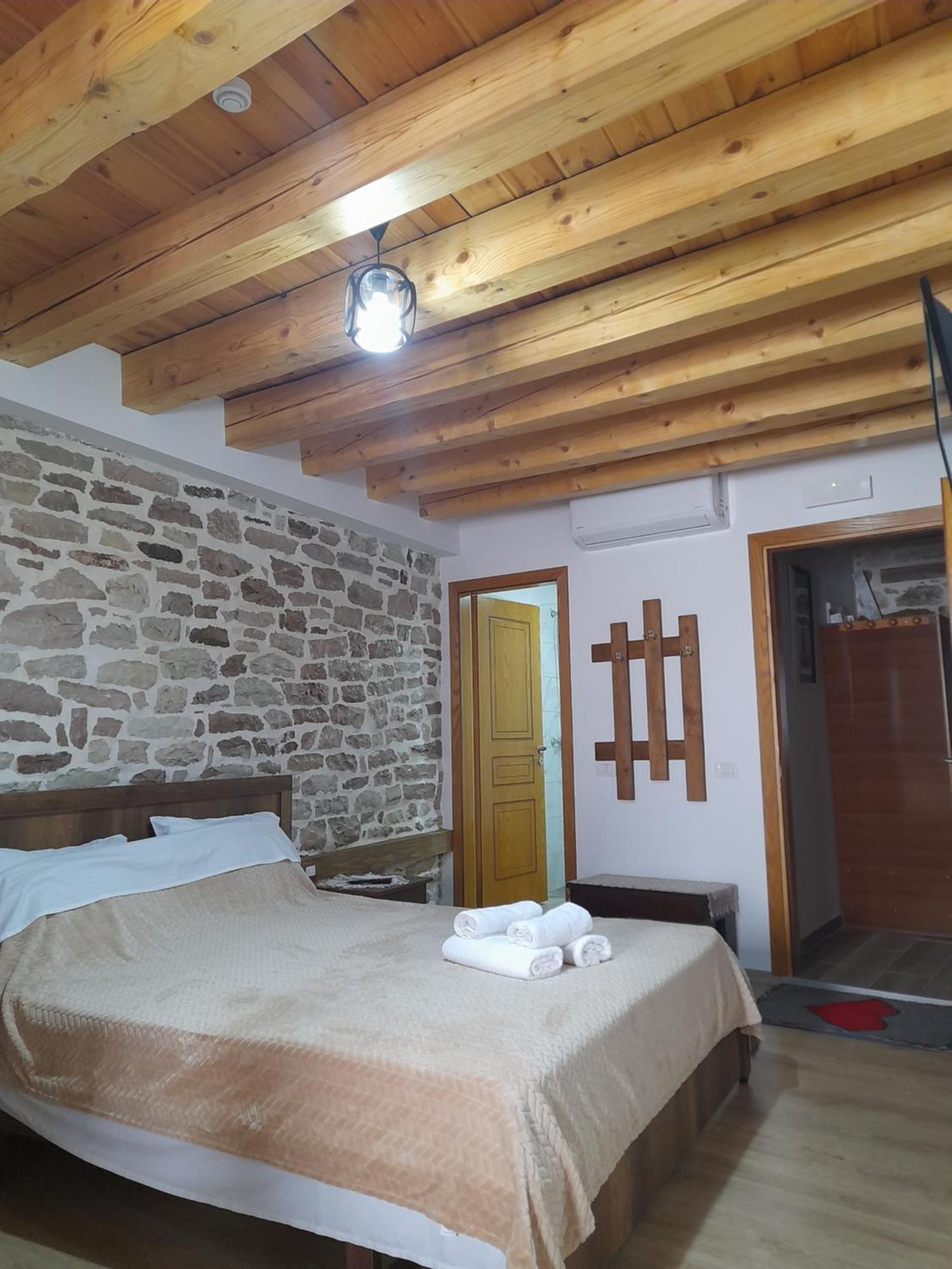 Guest House Ani Gjirokaster Ngoại thất bức ảnh