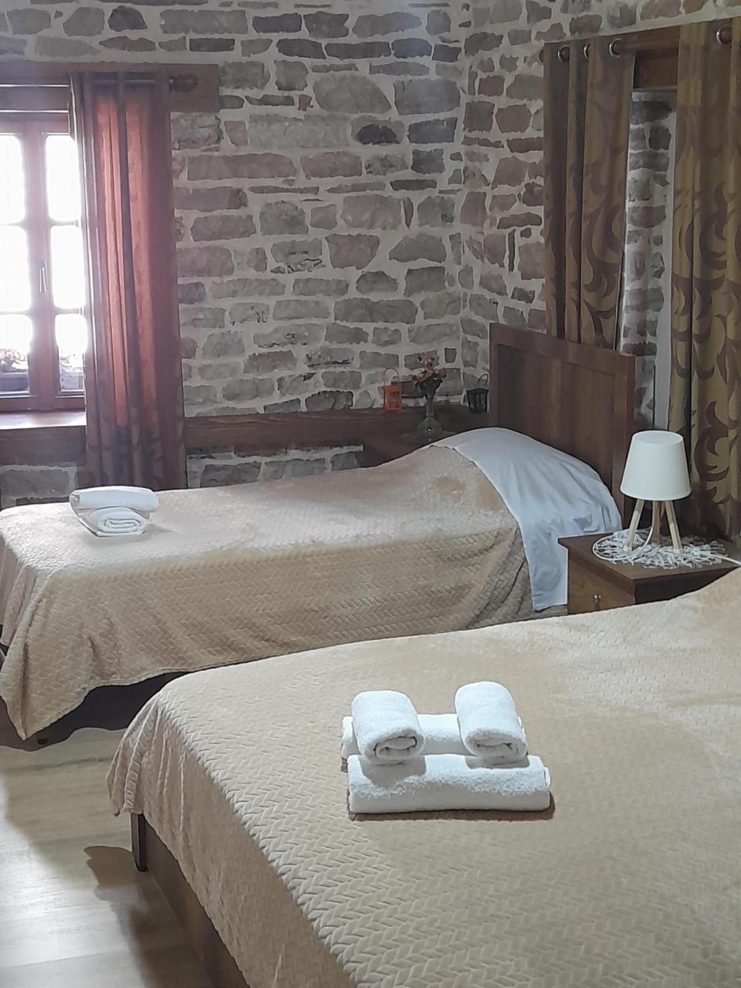 Guest House Ani Gjirokaster Ngoại thất bức ảnh