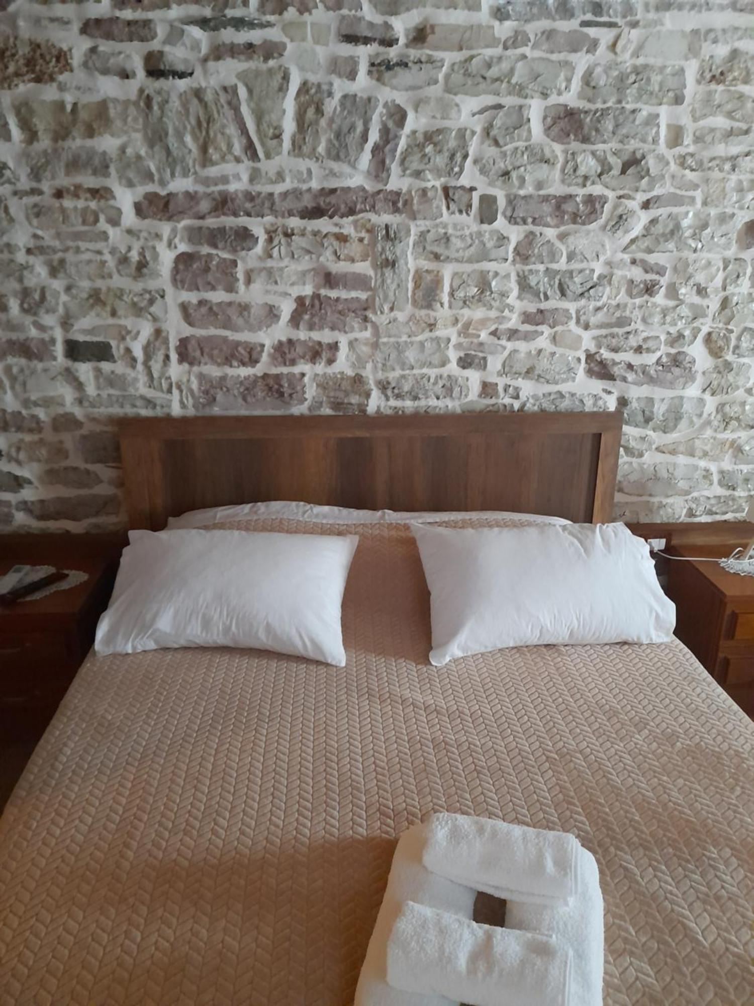 Guest House Ani Gjirokaster Phòng bức ảnh