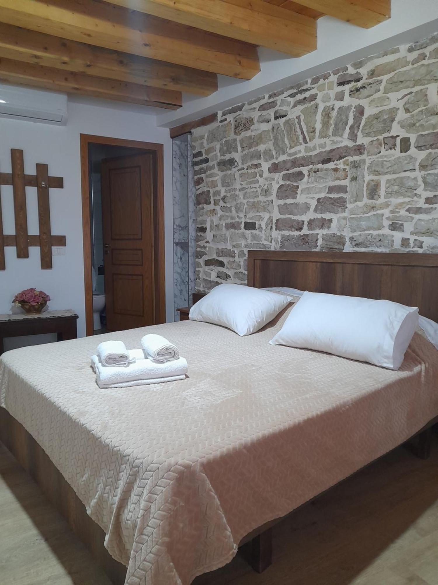 Guest House Ani Gjirokaster Ngoại thất bức ảnh