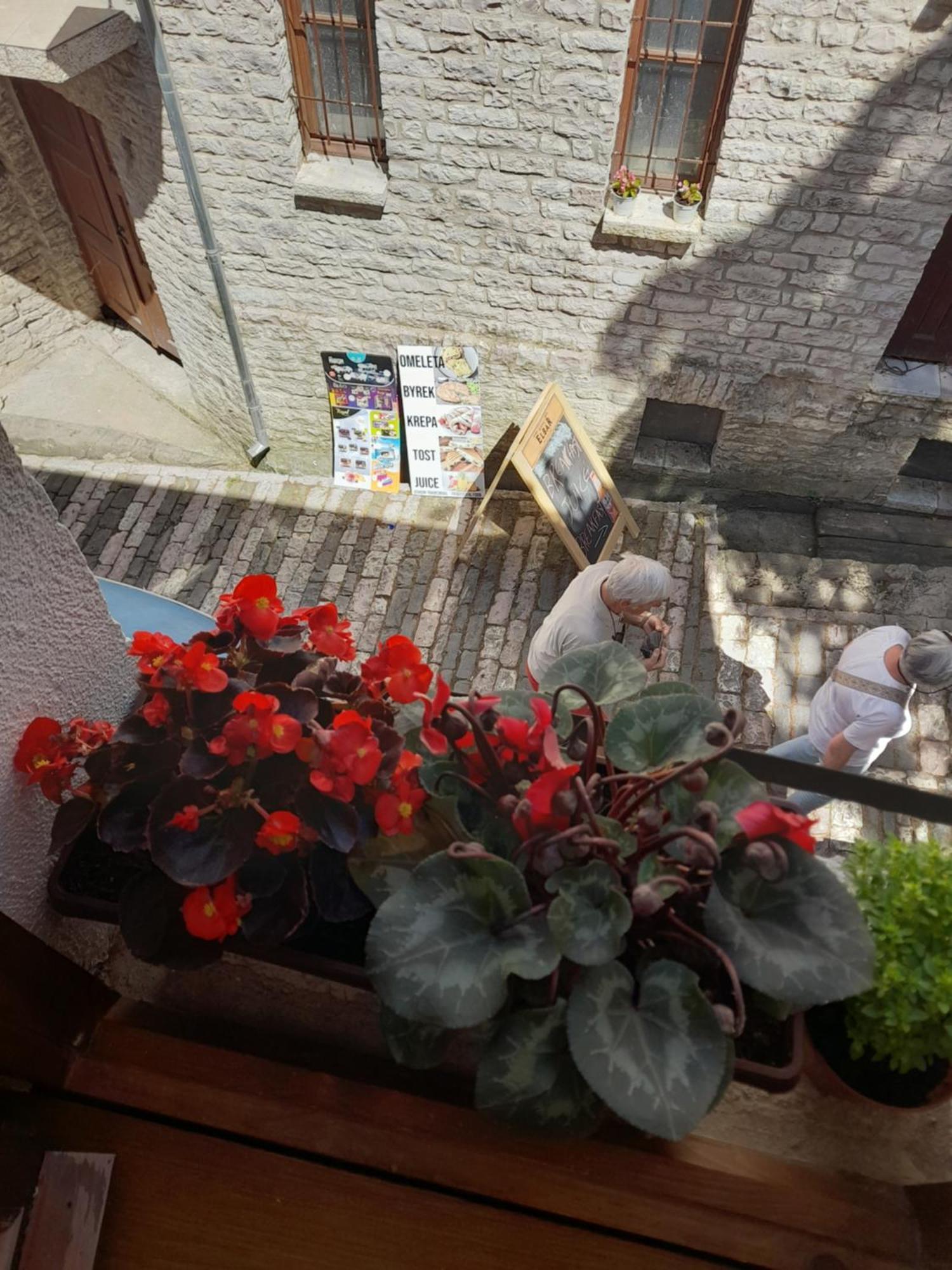 Guest House Ani Gjirokaster Ngoại thất bức ảnh