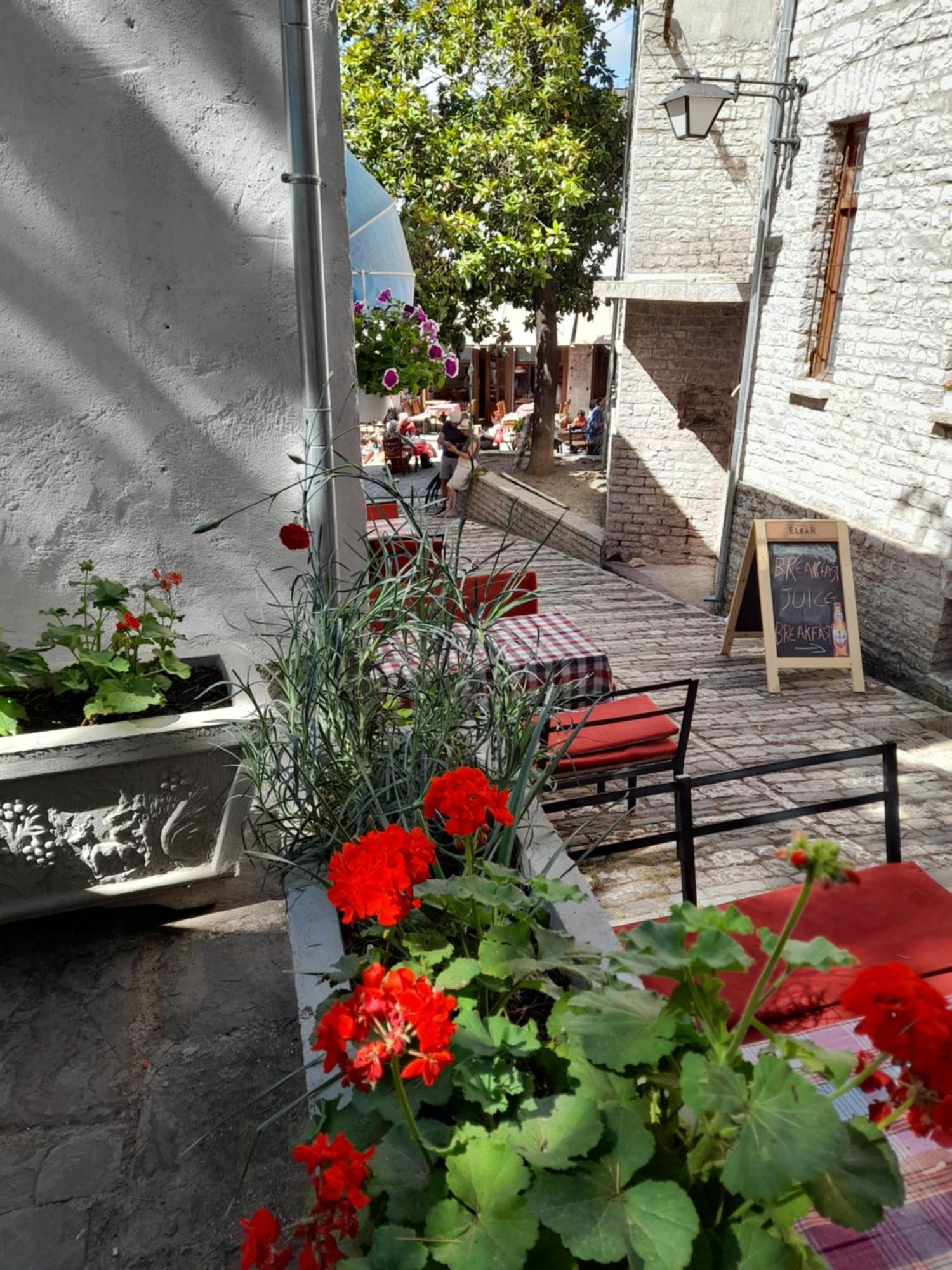 Guest House Ani Gjirokaster Ngoại thất bức ảnh
