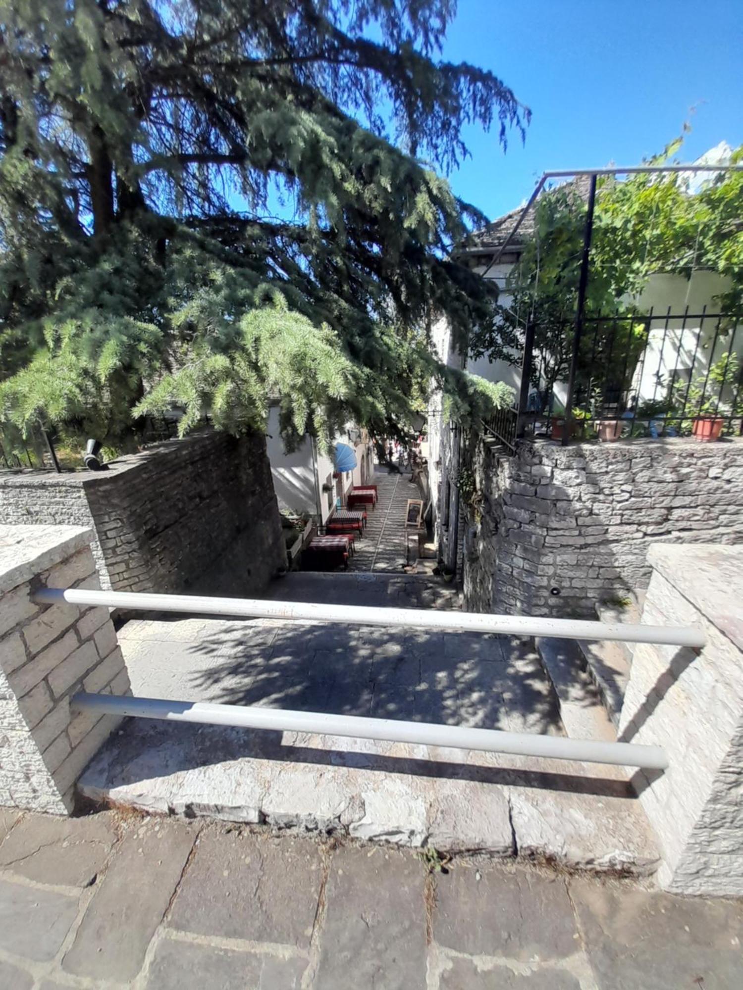 Guest House Ani Gjirokaster Ngoại thất bức ảnh